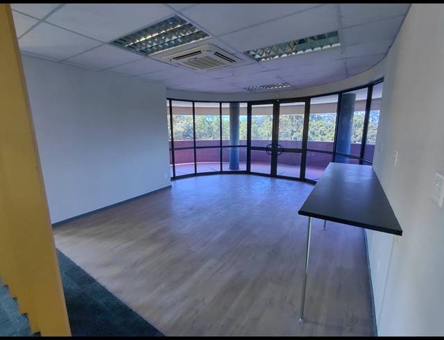 2,038M² OFFICE TO LET IN VORNA VALLEY